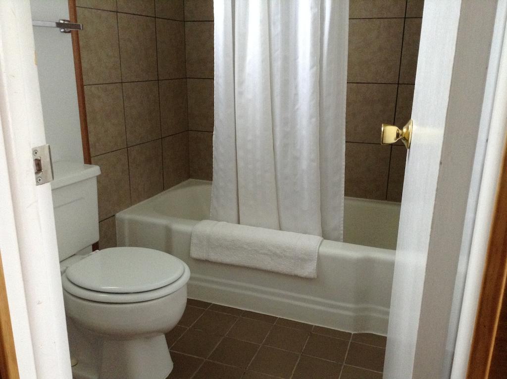 Vindel Motel Mackinaw City Δωμάτιο φωτογραφία